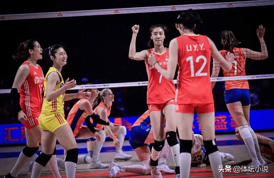 中国女排今晚决赛直播，荣耀之战，万众瞩目
