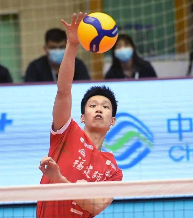 四川男排强势横扫河南，以3比0完美胜出