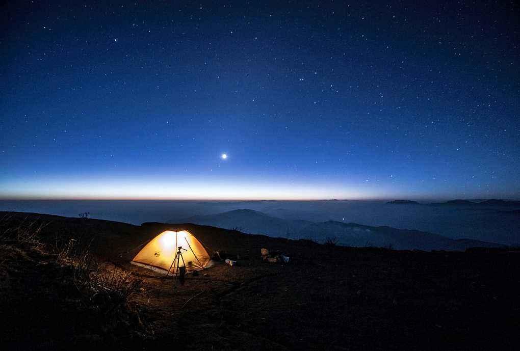 今晚，夜空下的语言与情感的交响