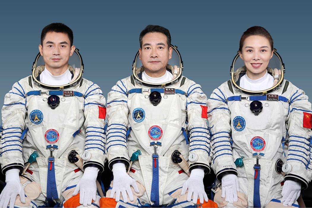 神舟十六号宇航员四上太空，探索宇宙的无限可能