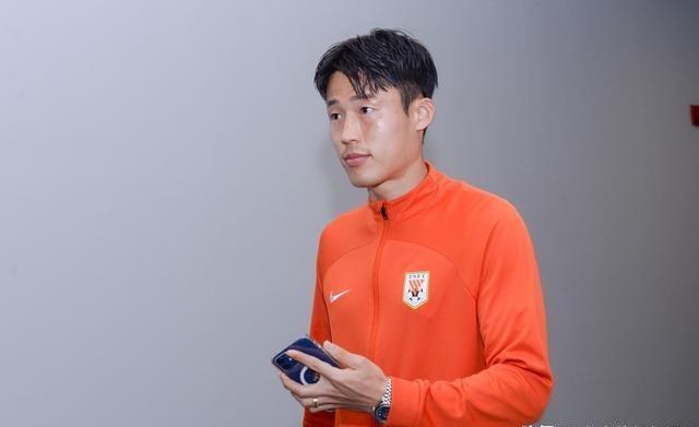 FIFA足球世界破解版，探索与反思