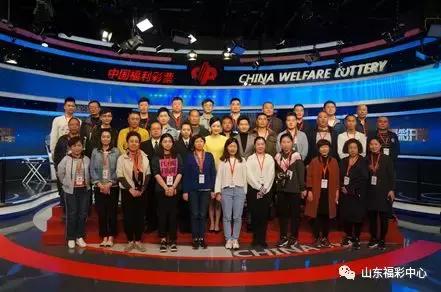 双色球模拟摇奖器摇奖选号助手，助力彩民走向幸运之门