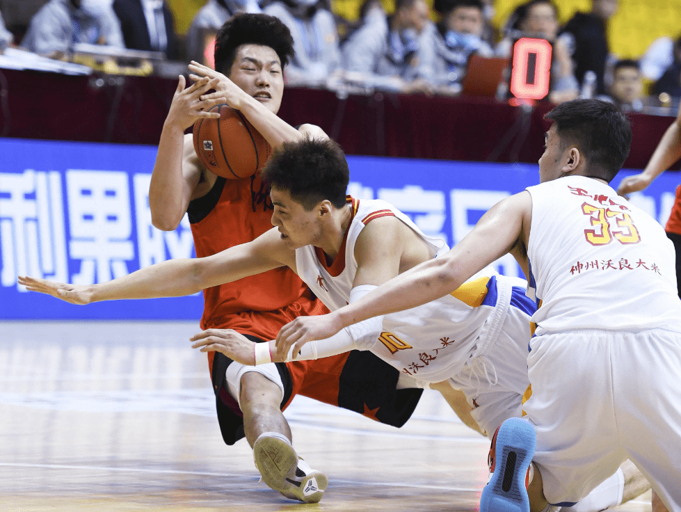 CBA最新消息，赛场动态、球员更新与未来展望